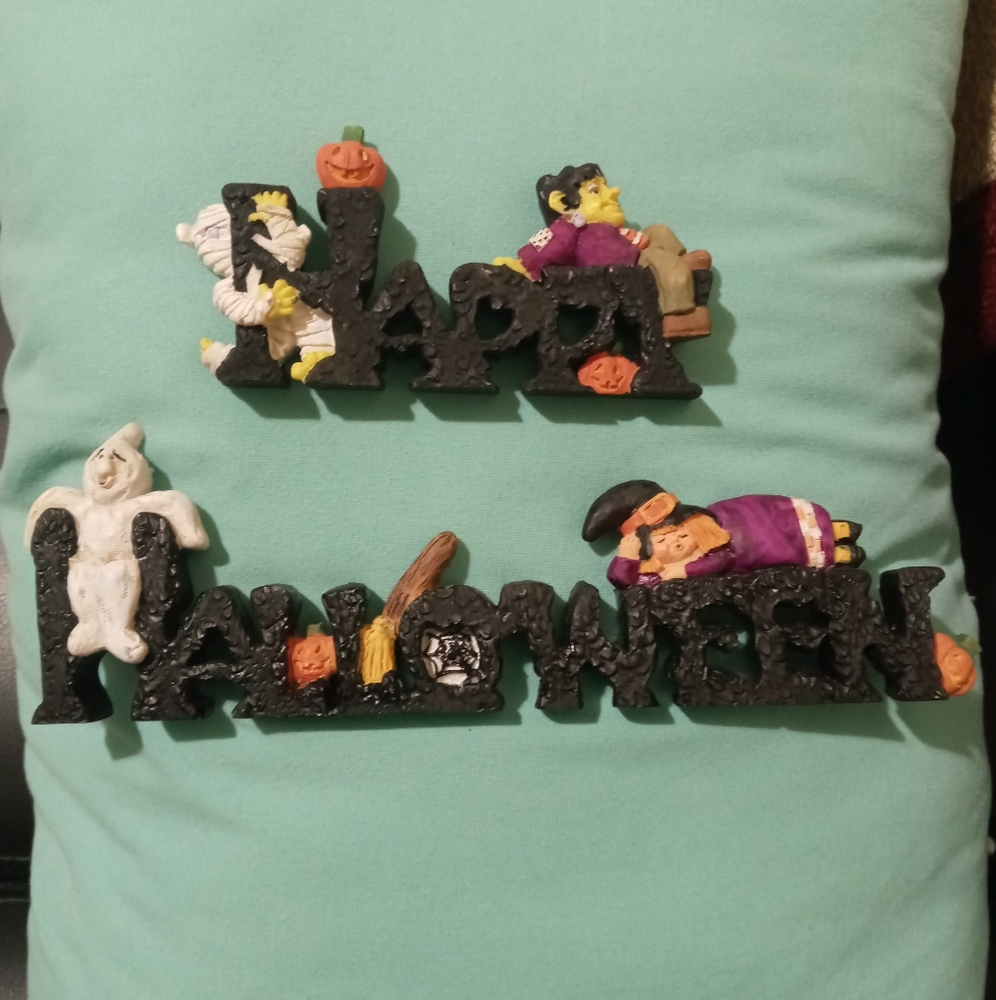 HAPPY HALLOWEEN RESIN SIGN